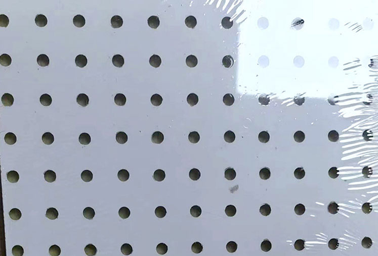 金屬穿孔吸音板的多元化應(yīng)用：商業(yè)空間、錄音室與家庭影院的理想選擇